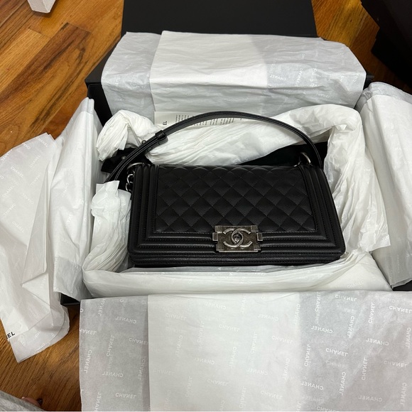 Chanel Boy Bag Caviar Quilted medium - Picture 4 of 15